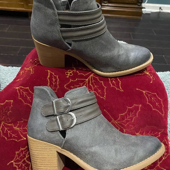 Qupid Gray Bootie size 6 women - Picture 6 of 9